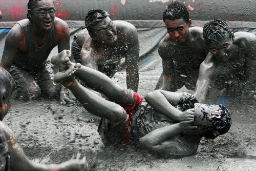     (Boreyong Mud Festival)    