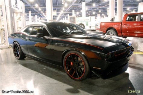 SEMA 2008. Nissan GT-R  Dodge Challenger