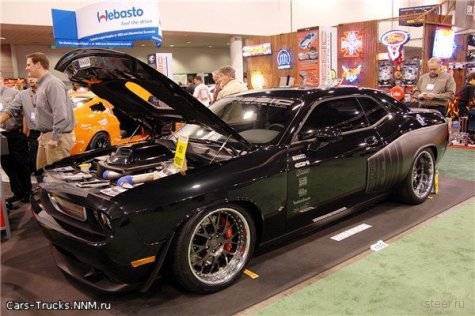 SEMA 2008. Nissan GT-R  Dodge Challenger