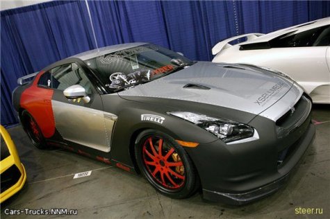 SEMA 2008. Nissan GT-R  Dodge Challenger