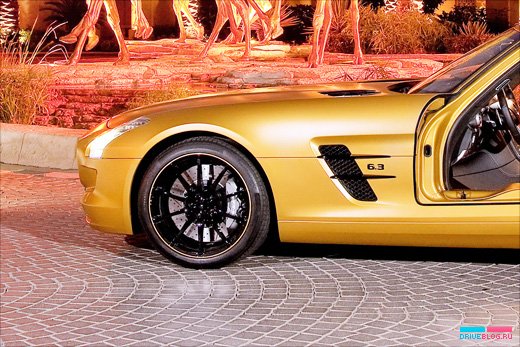 Mercedes-Benz SLS AMG Desert Gold