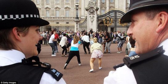   Big Dance Royal Flashmob (+ )