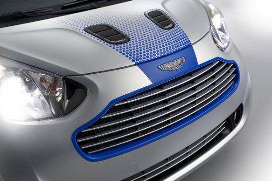 Colette & Aston Martin Cygnet ()