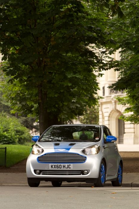 Colette & Aston Martin Cygnet ()